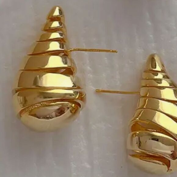 Gold bubble drop earring. So beautiful. Resemble BV - Picture 3 of 3
